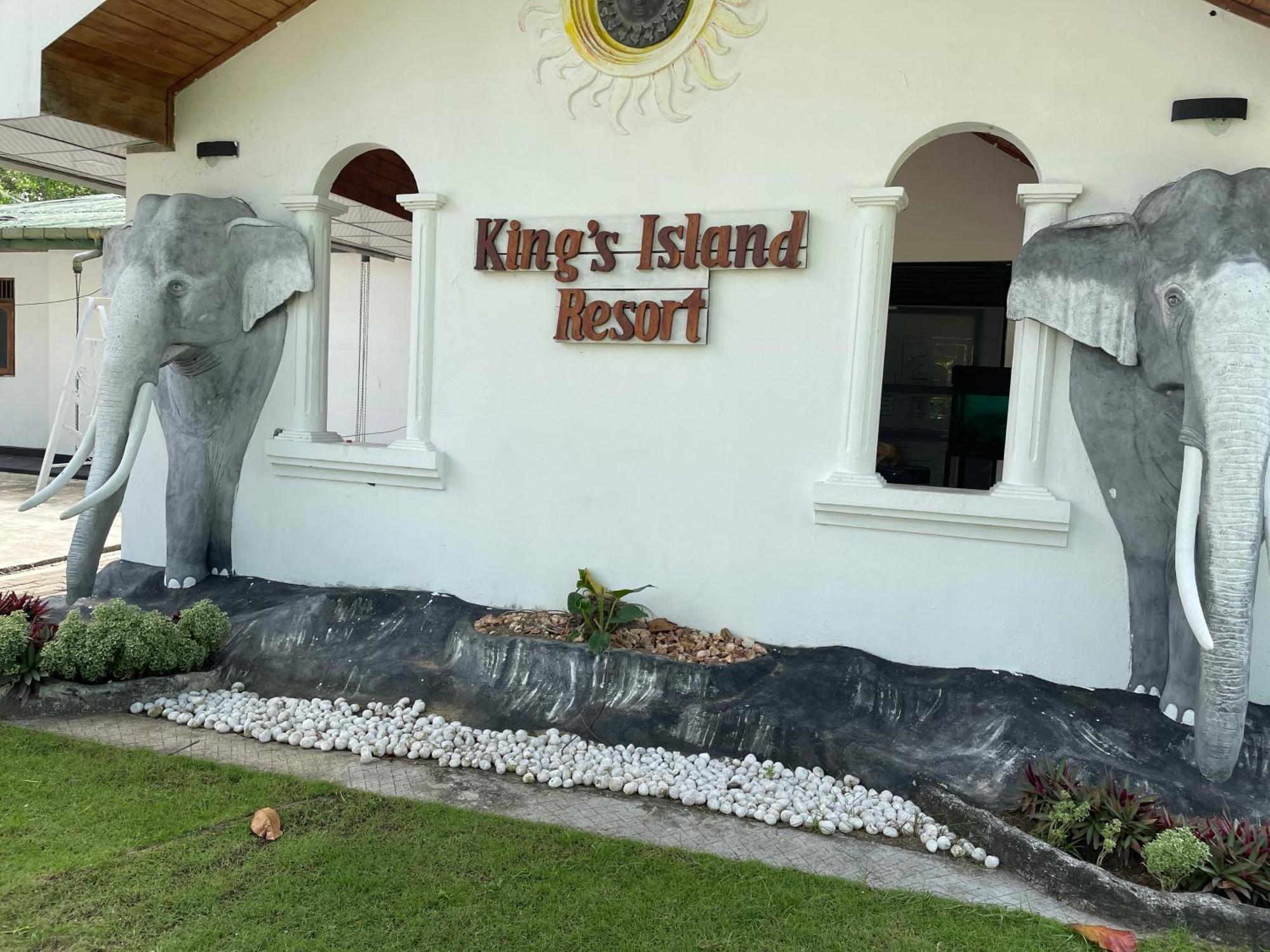 King'S Island Resort Negombo Bagian luar foto