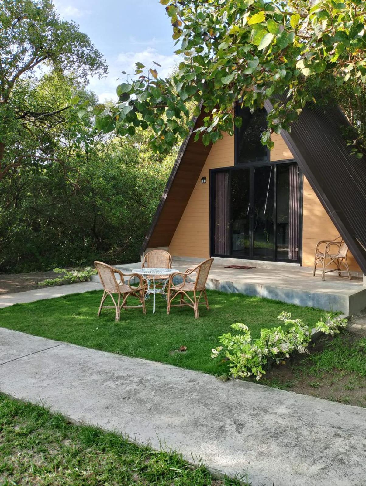 King'S Island Resort Negombo Bagian luar foto