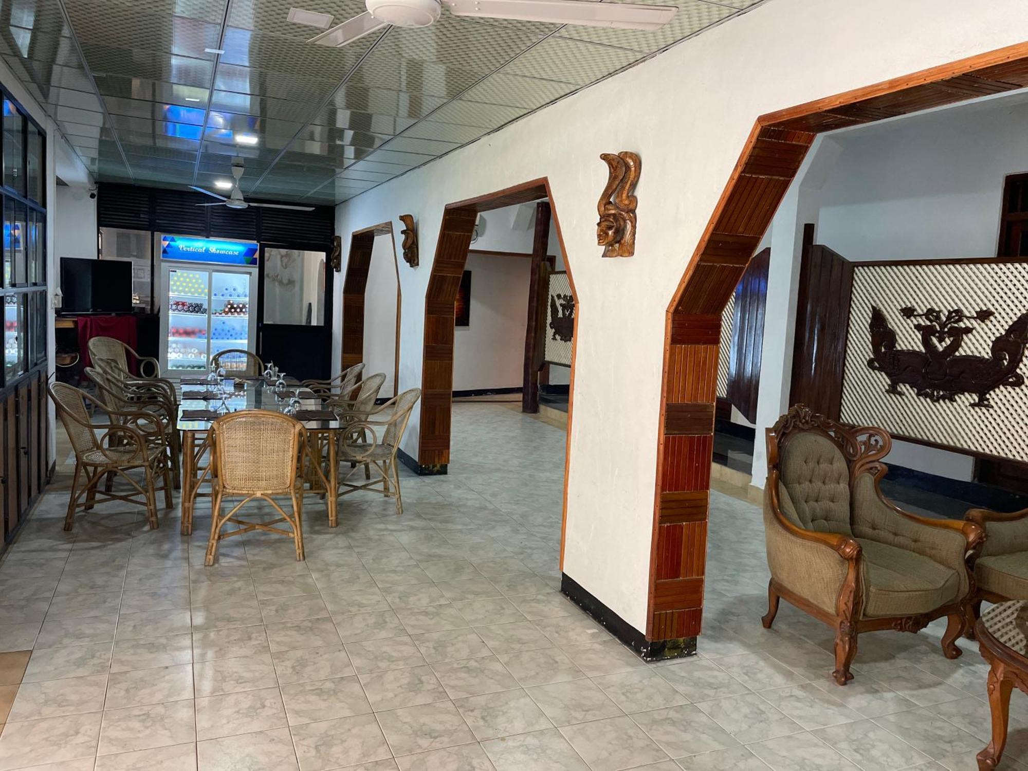 King'S Island Resort Negombo Bagian luar foto
